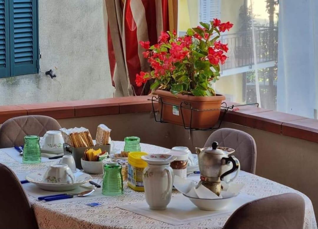 A Collodi Io & Mamma100 M Dal Parco Di Pinocchio Bed & Breakfast Bagian luar foto